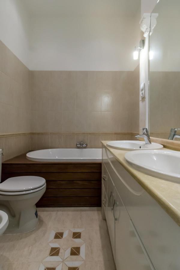 Spacious Riverside Residency - Magnificent View Budapest Eksteriør bilde